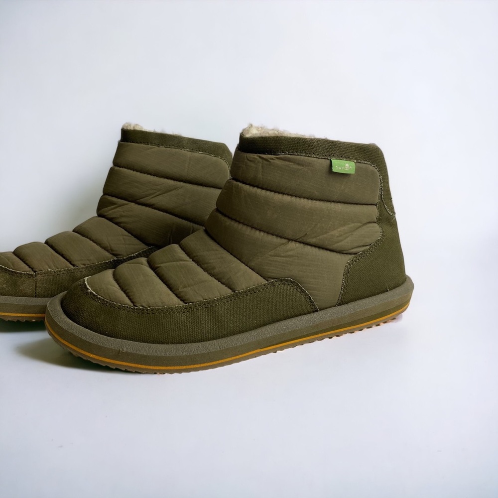 Sanuk Army Green Puff and Chill Boots